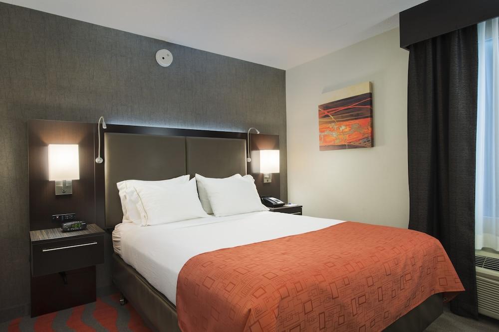 Express & Boston - By Ihg