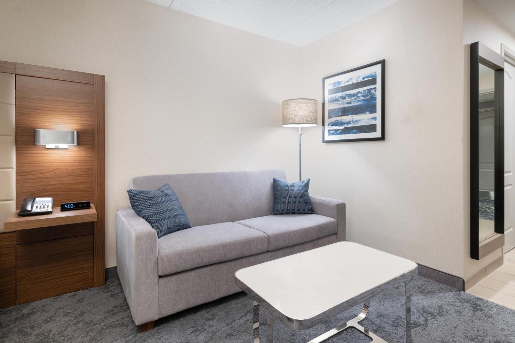 Hotel Express & Boston - By Ihg